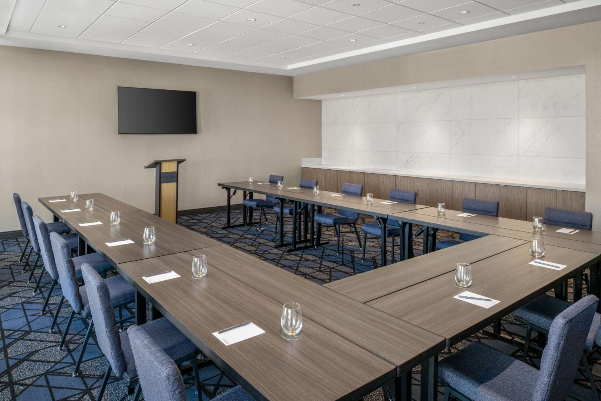 מלון Courtyard By Marriott פוקטלו מראה חיצוני תמונה