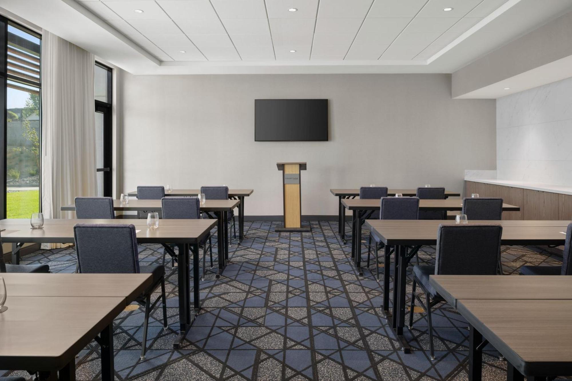מלון Courtyard By Marriott פוקטלו מראה חיצוני תמונה